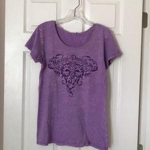 Harley-Davidson T-shirt.